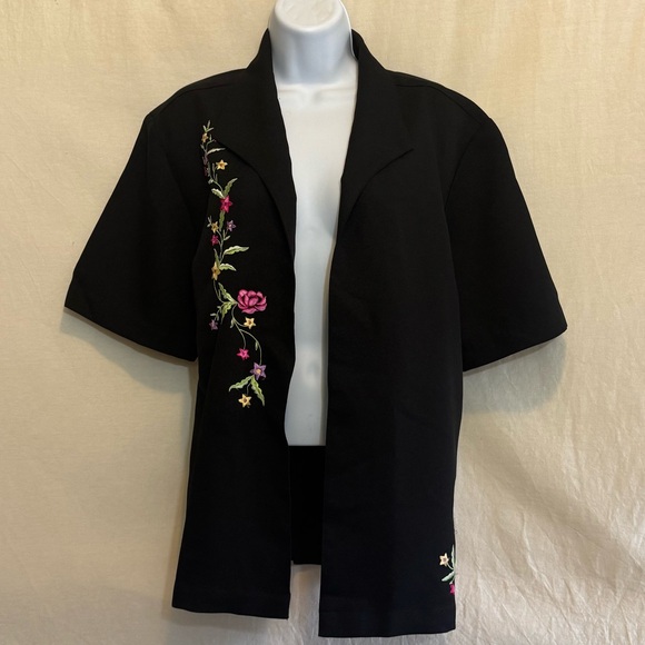 Sara Morgan Jackets & Blazers - B-38 Sara Morgan Black with Floral Embroidered Short Sleeve Suit Jacket Size XL